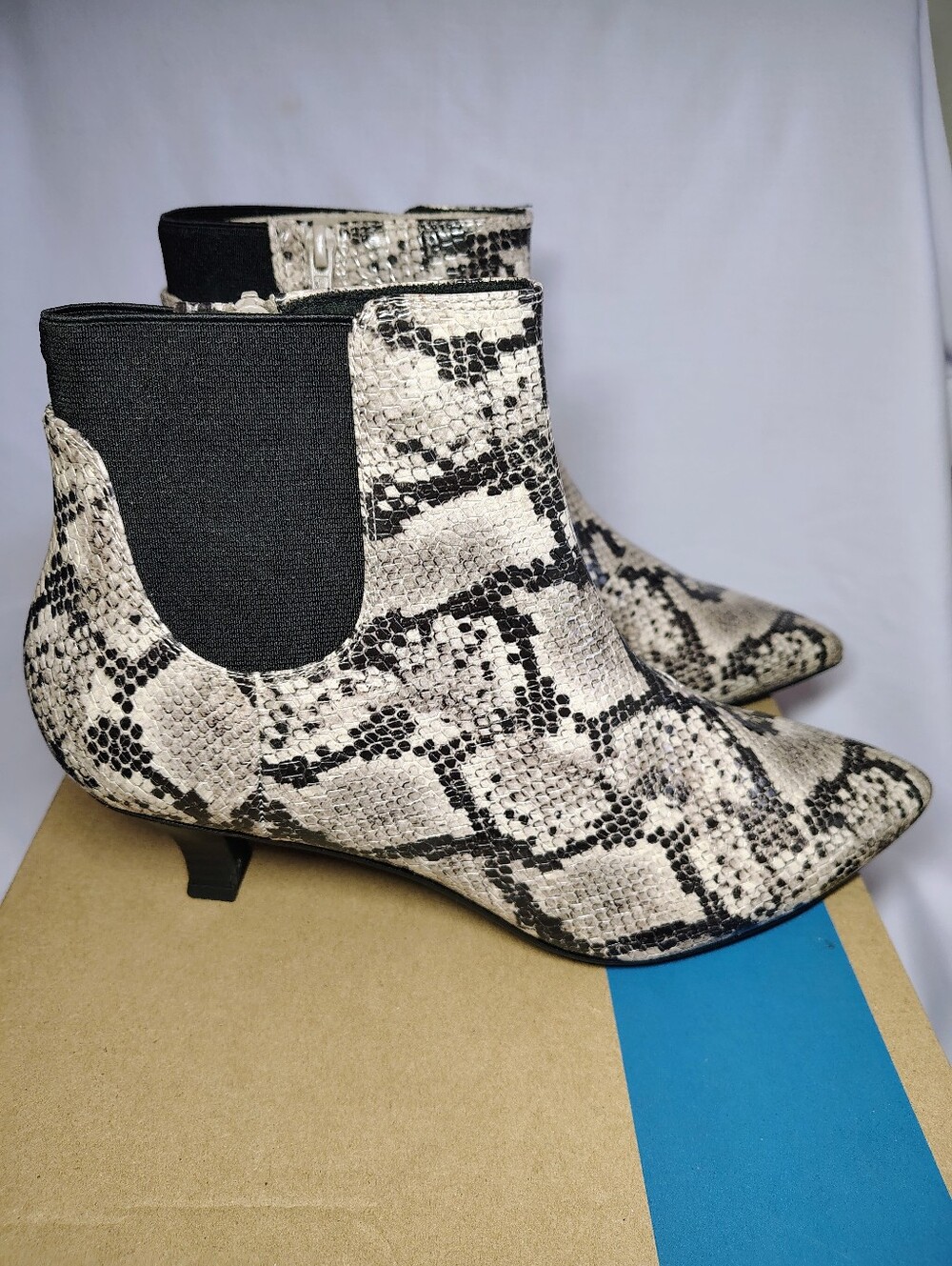 Clarks Womens Kepley Erin Grey Snake Puthon Synthetic Dress  Boots Shoes Size 11